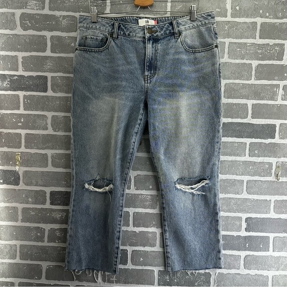 Cabi 100% BF Boy Friend Light Wash Distressed Jeans Size 10 - Picture 1 of 9